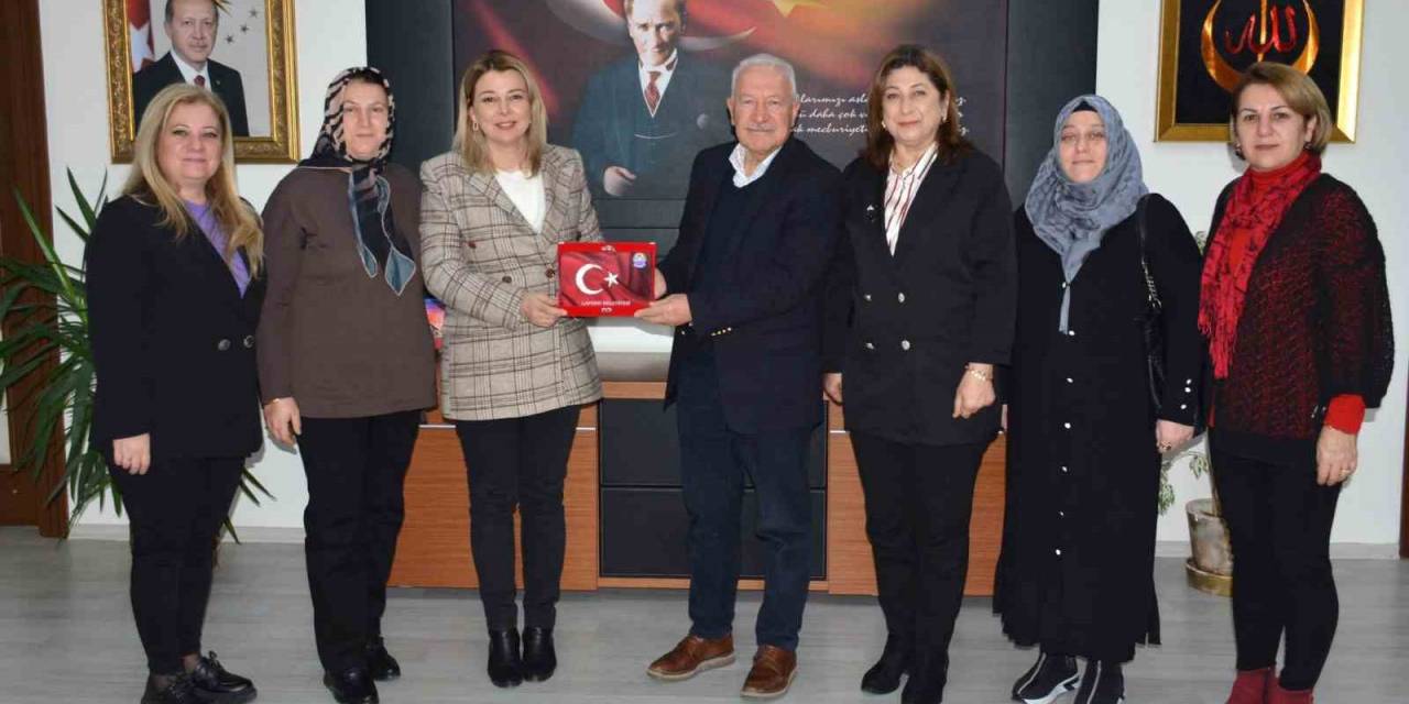 Ak Parti İl Kadın Kolları Yönetimi, Başkan Yılmaz’la Bir Araya Geldi