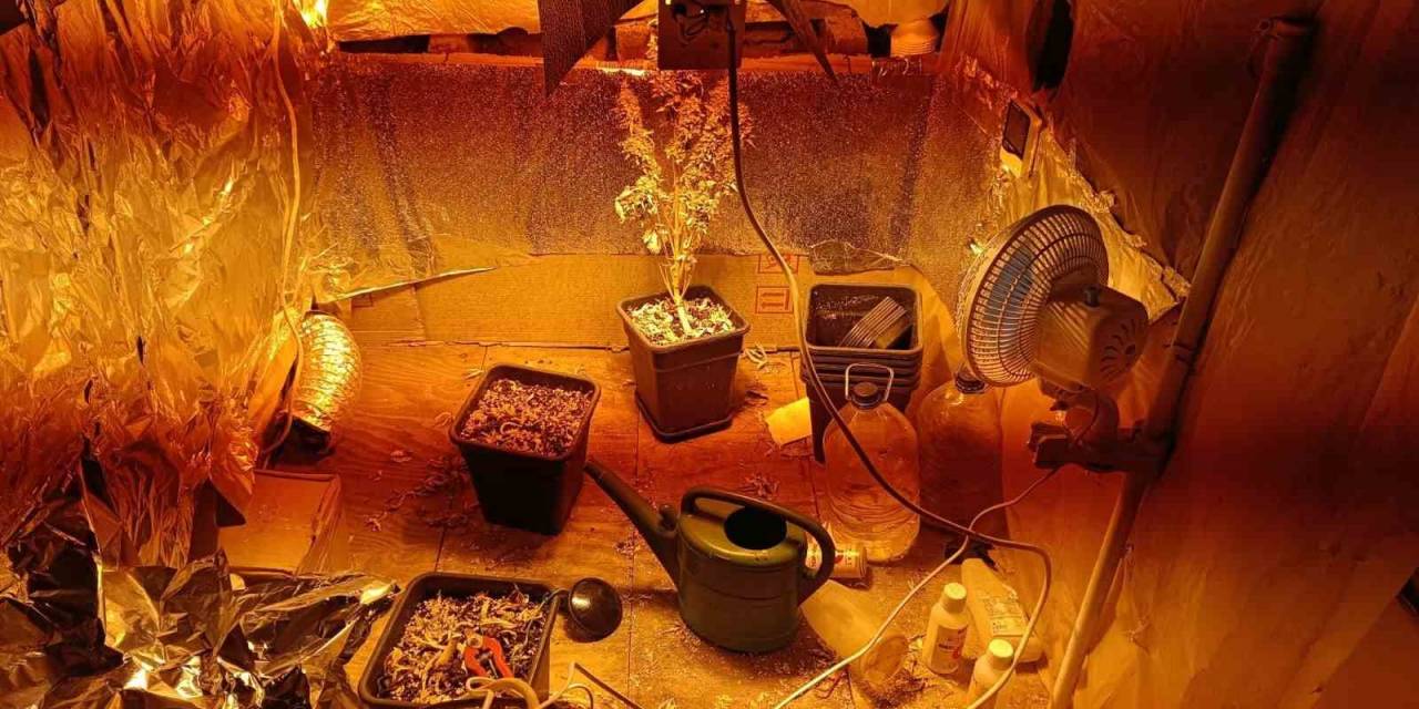 Ev Değil Sanki Uyuşturucu İmalathanesi