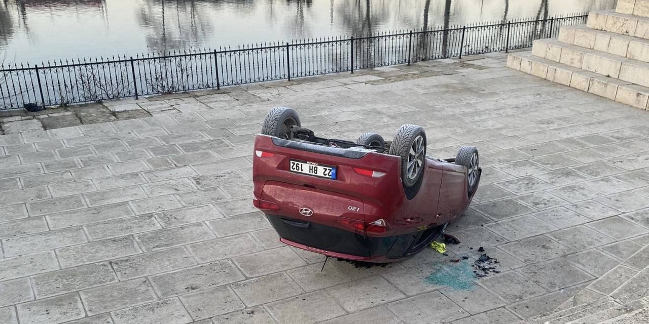 Edirne’de Takla Atan Otomobil Az Kalsın Tunca Nehri’ne Uçuyordu