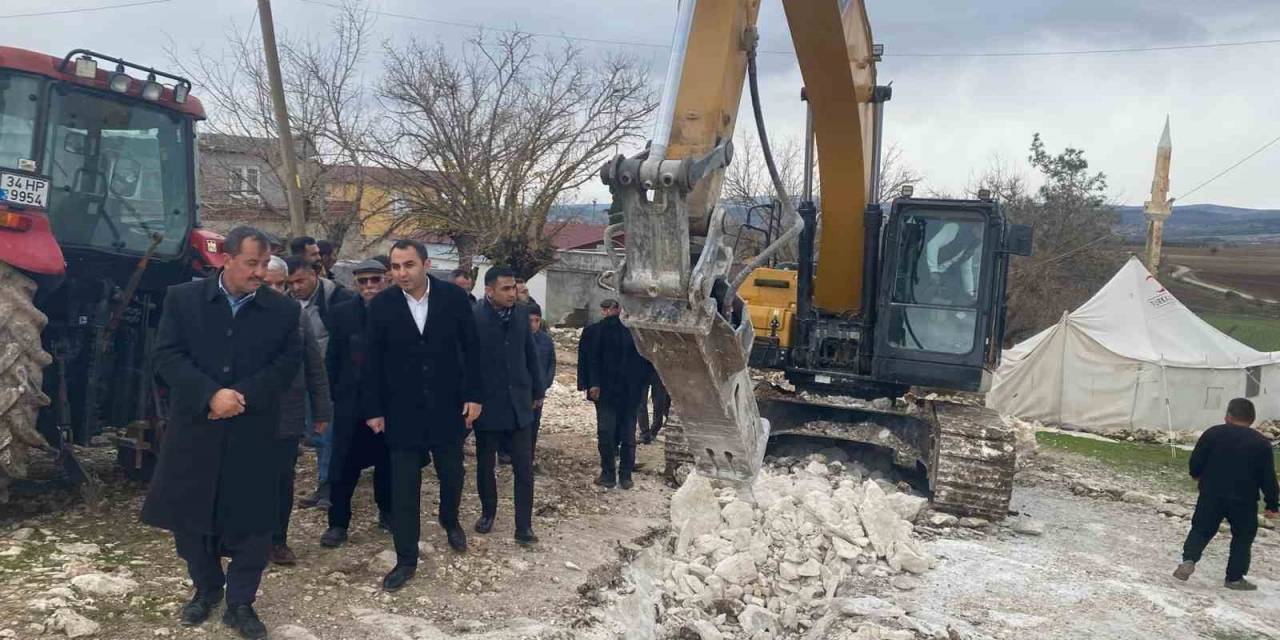 Kaymakam Partal, İncelemelerde Bulundu