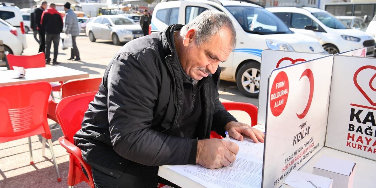 Yeşilyurt Belediye Personeli Kan Verdi