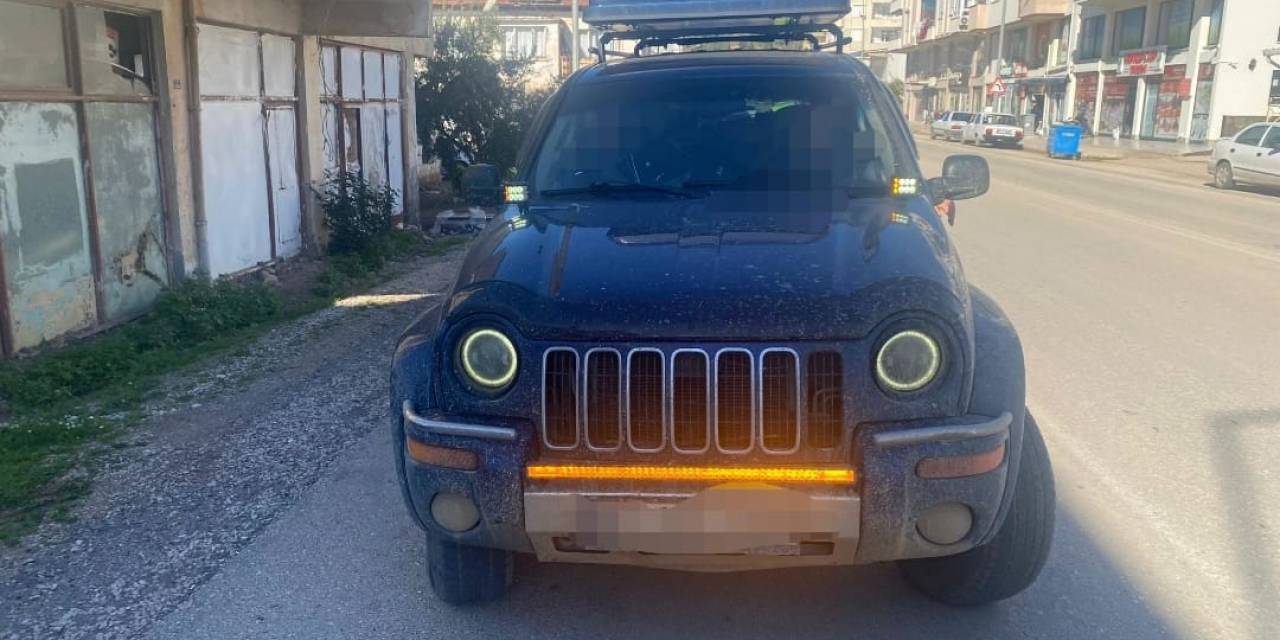 Usulsüz Çakar Lamba Kullanan 6 Araç Sürücüsüne 38 Bin 634 Tl Ceza