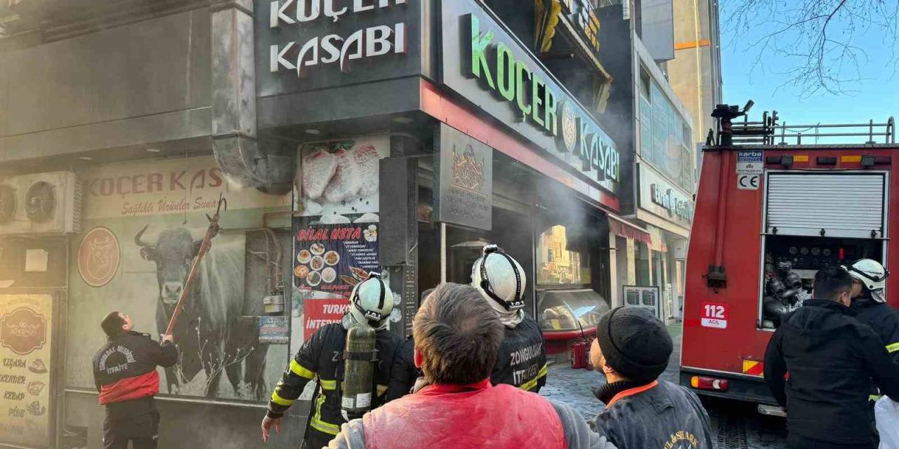 Kasabın Bacasından Çıkan Yangın Paniğe Neden Oldu