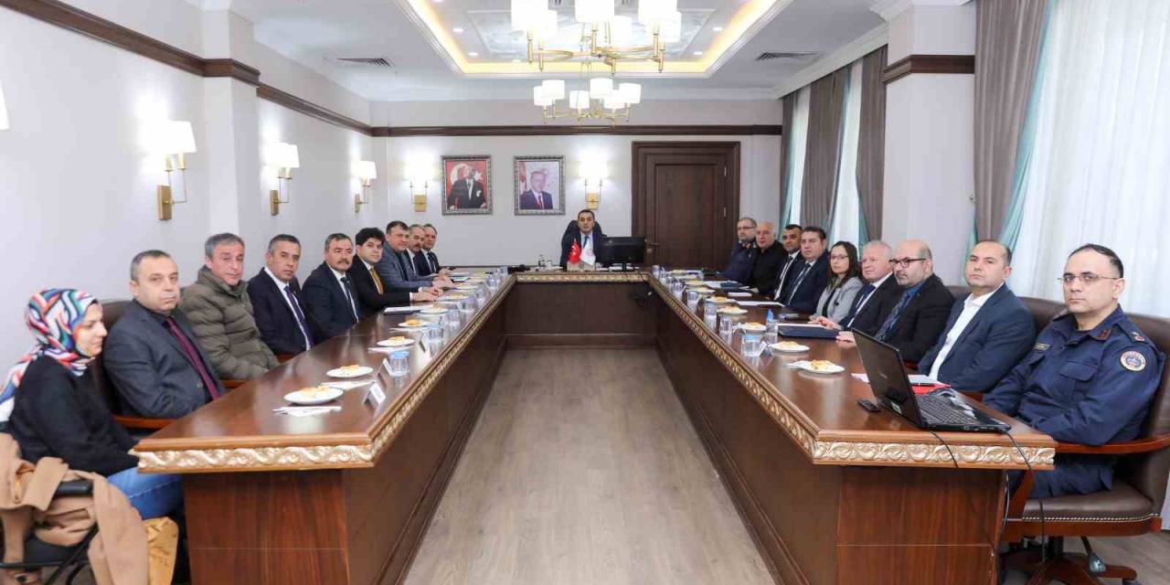 Burdur’da 2023-2024 Eğitim Öğretim Yılı İkinci Dönemi Güvenlik Toplantısı Yapıldı