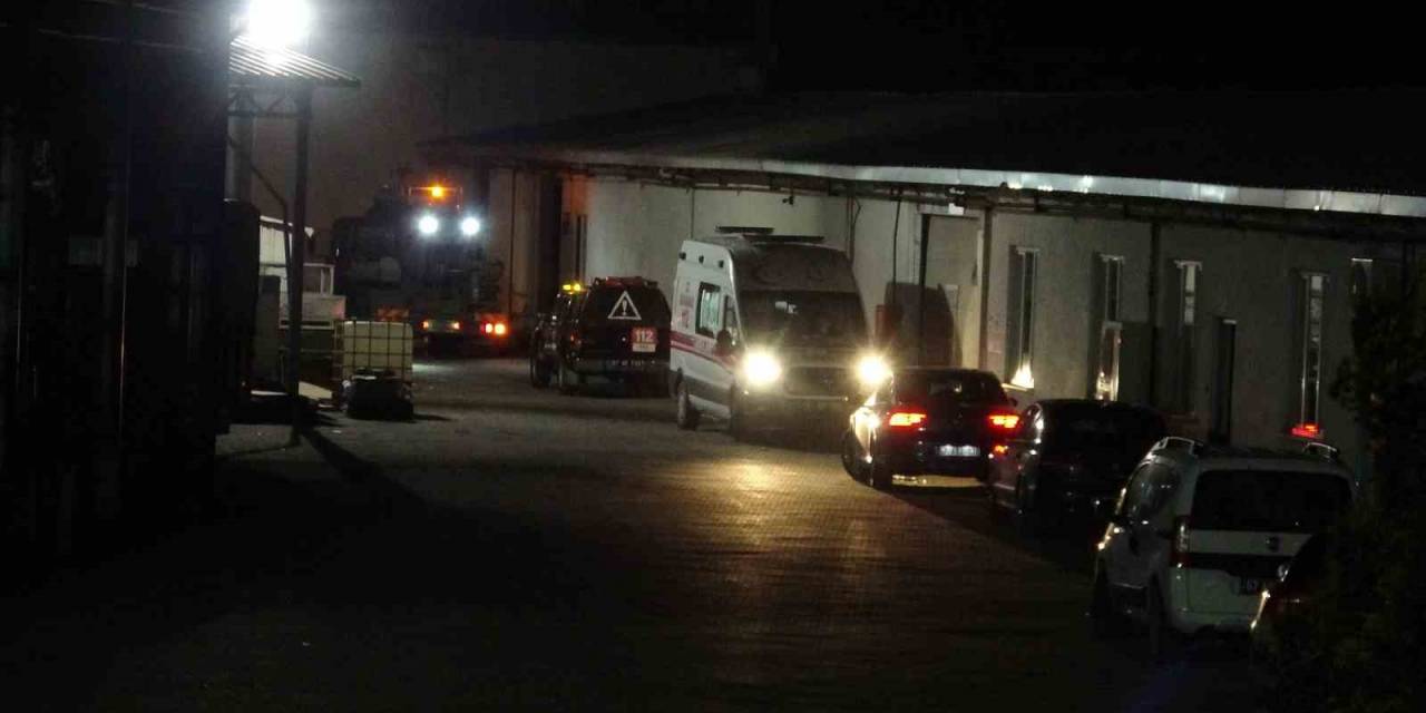 Kauçuk Fabrikasında Çıkan Yangın Söndürüldü: 2 İşçi Dumandan Etkilendi