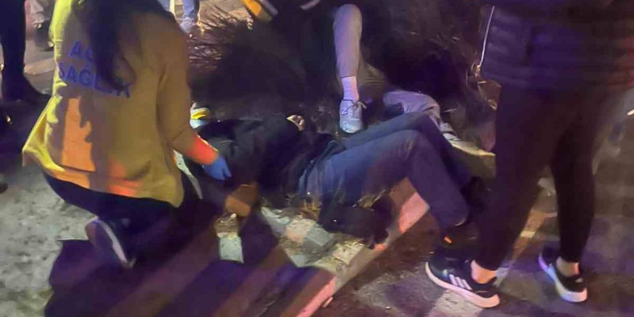 Kontrolden Çıkan Motosiklet Devrildi: 2 Yaralı