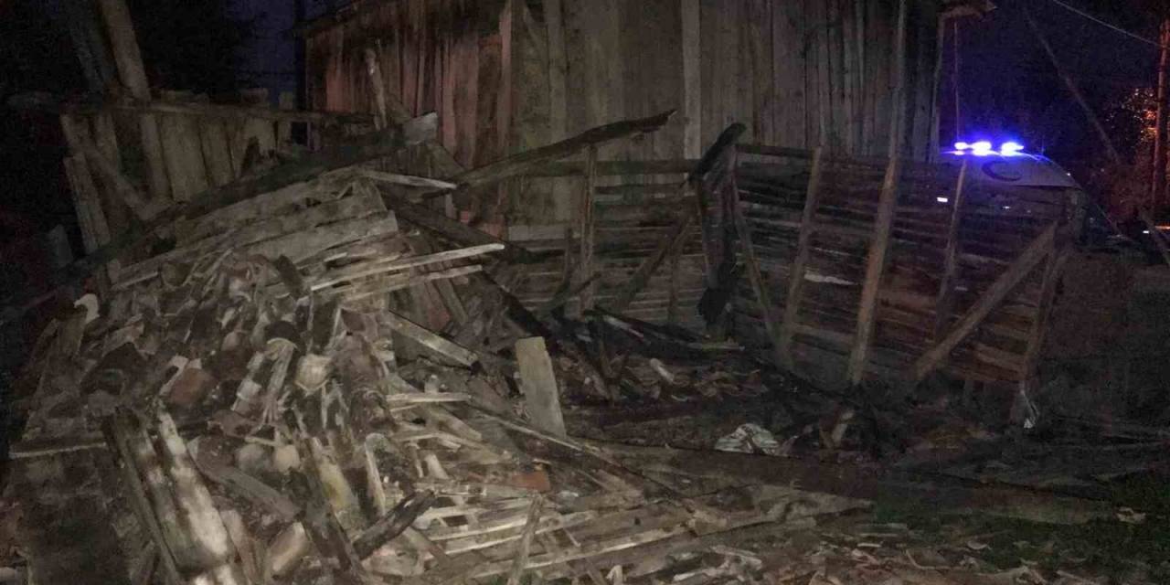 Odun Almak İçin Girdiği Koruluk Çökünce Yaralandı