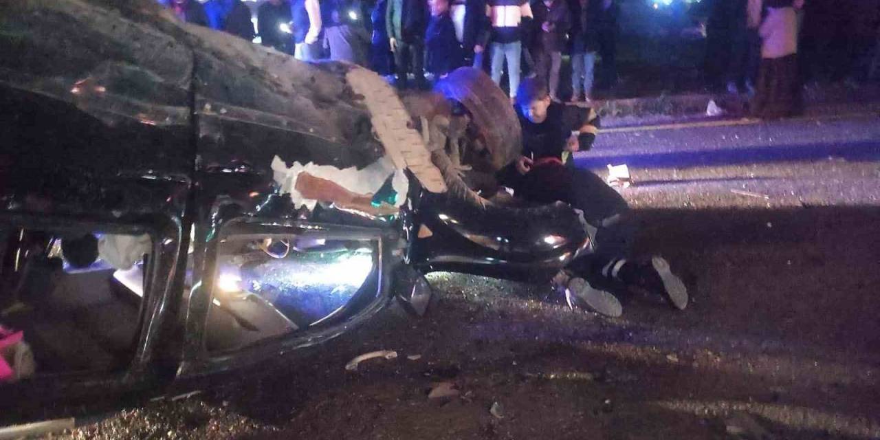 Mardin’de Hafif Ticari Araç İle Otomobil Çarpıştı: 4 Yaralı