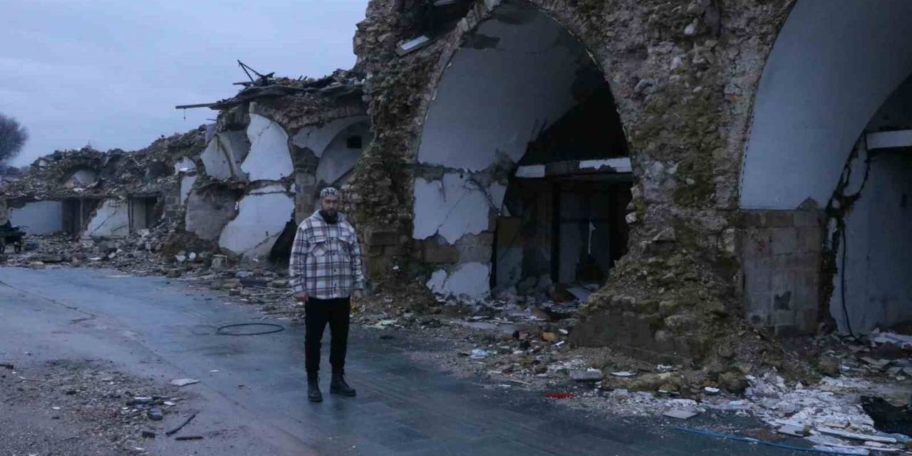 Enkaz Kentin Kalbiydi, Deprem Öncesi Ve Deprem Sonrası Hali Yürekleri Burktu
