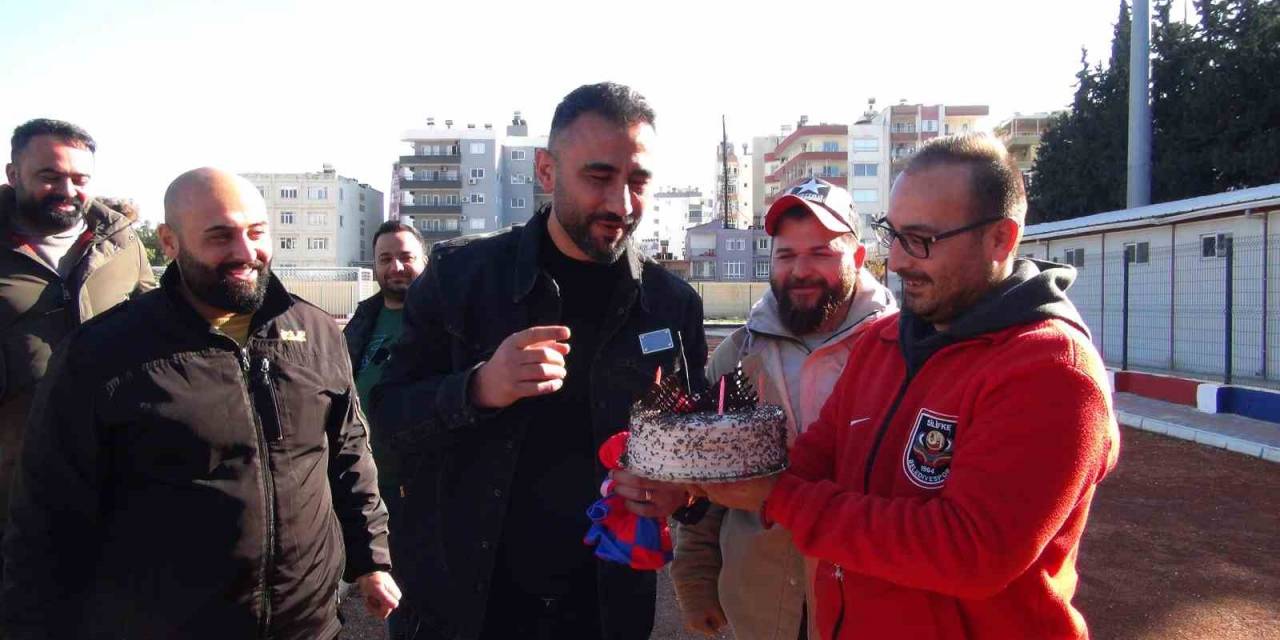 Selçuk Şahin’e Yıllar Önce Futbola Başladığı Silifke’de Doğum Günü Sürprizi