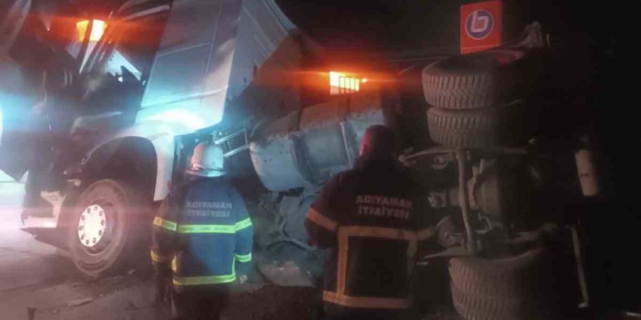 Virajı Alamayan Tır Devrildi