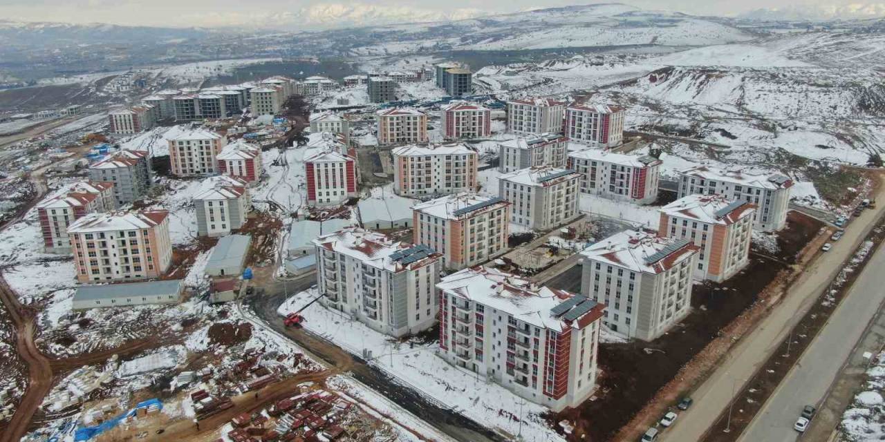 Asrın Felaketinde Evlerini Kaybeden Depremzedeler, Yeni Evlerine Kavuşmaya Çok Yakın