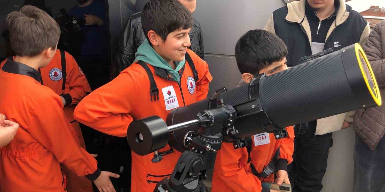 Kağıthane’de Öğrenciler, Dede Ve Nineleriyle Uzayı Keşfetti