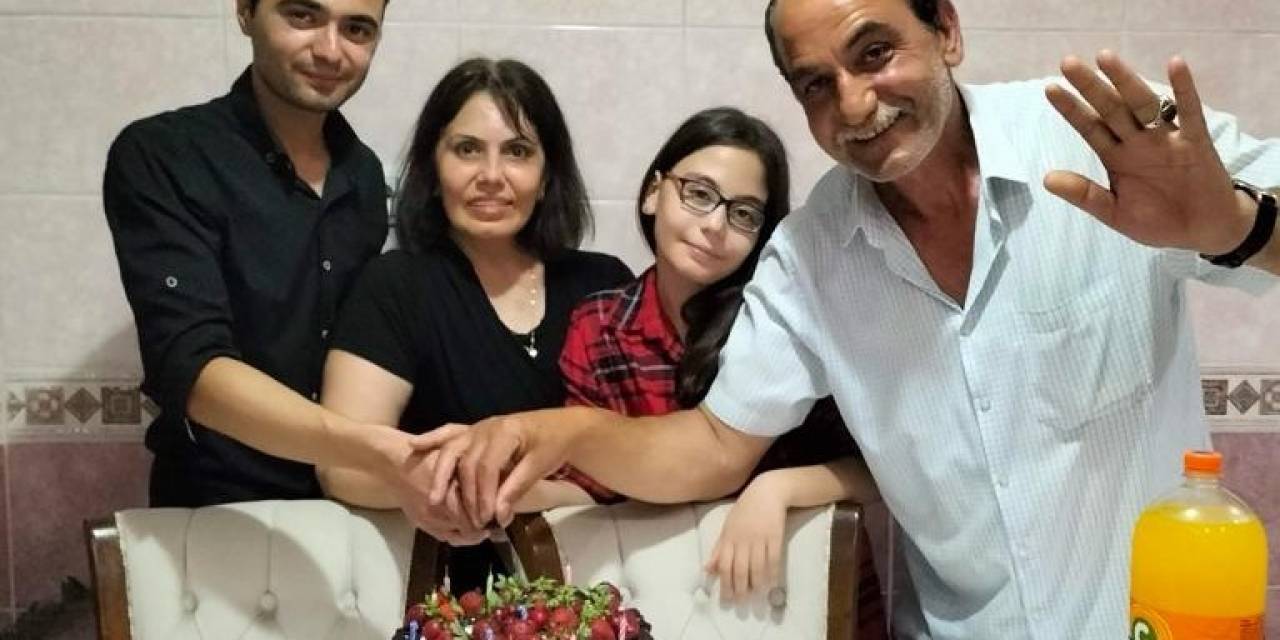 Asrın Felaketinde Ailesini Ve 13 Yakınını Kaybeden Genç, Ailesinin Soy İsmini Taşıyan Tek Kişi Olarak Hayatına Devam Ediyor