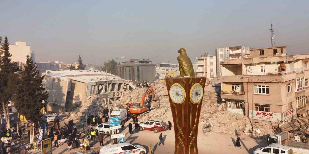 Depremin Simgesi Saat Bir Yıldır 04.17’de Duruyor