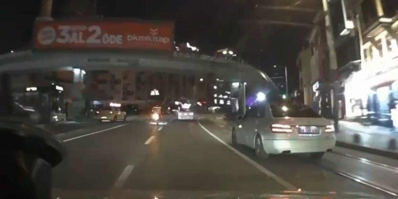 Ticari Taksinin Çarptığı Motosikletli Böyle Savruldu