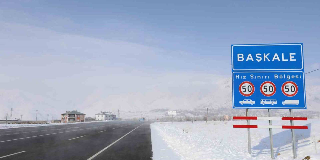 Başkale’de Gelincik Sınır Kapısı Heyecanı