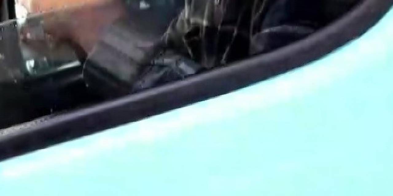 Kendisini Almayan Minibüsün Peşine Düşüp Önünü Kesti, O Anları Film Gibi Kaydetti