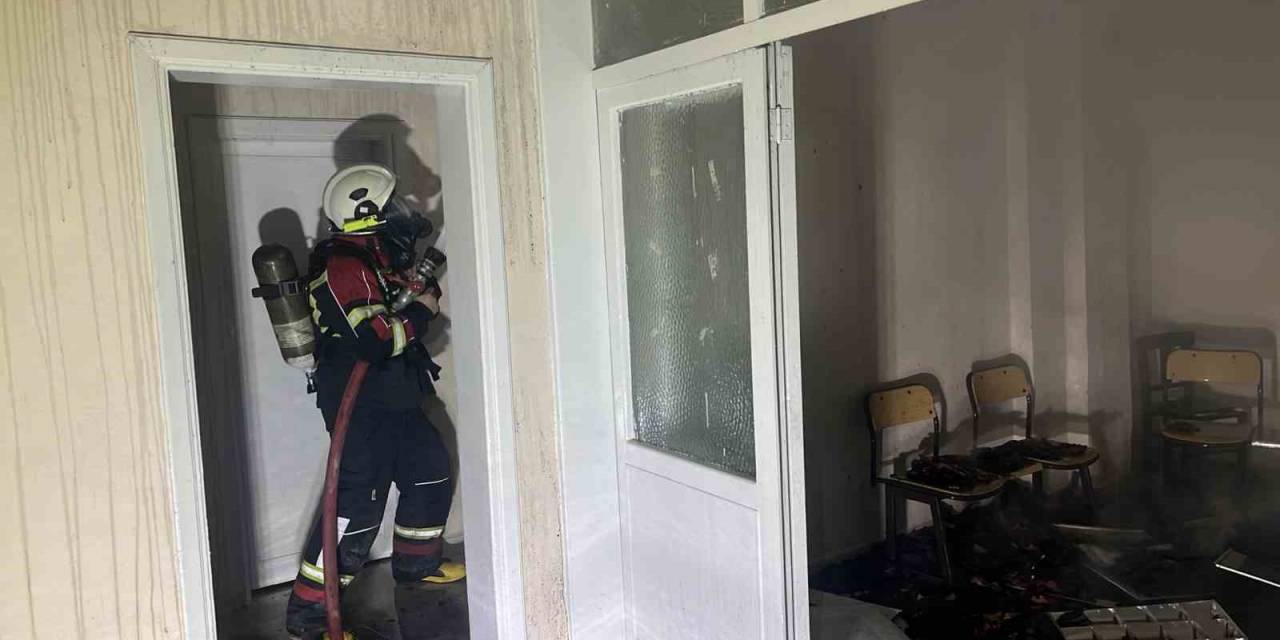 Sağlık Ocağında Çıkan Yangın Panikletti
