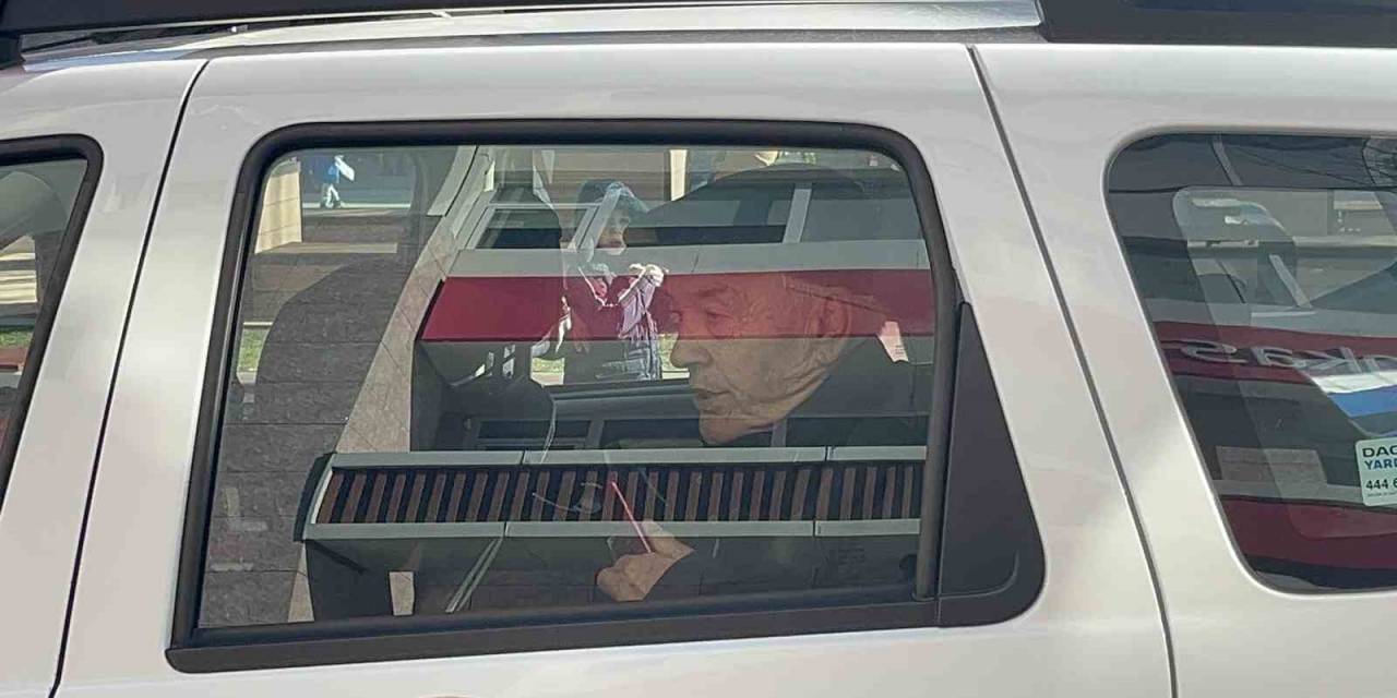 Bir Telefonla Bankaya Koştu, Parasından Oldu