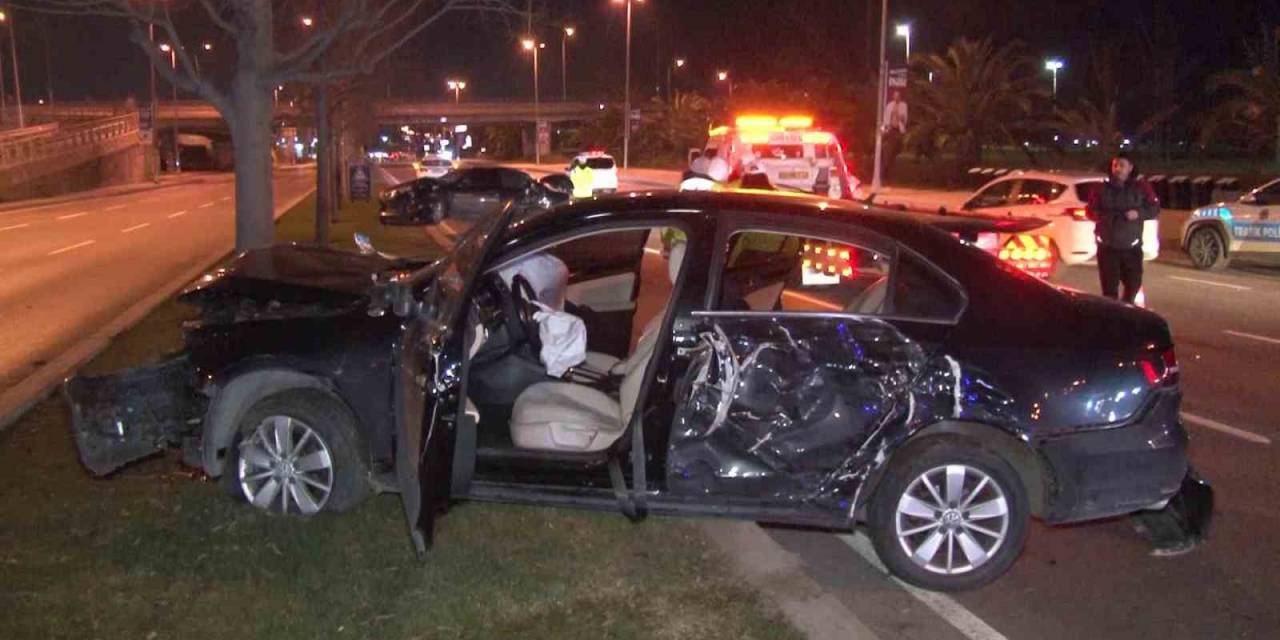Kartal Sahil Yolunda İki Otomobil Çarpıştı: 4 Yaralı