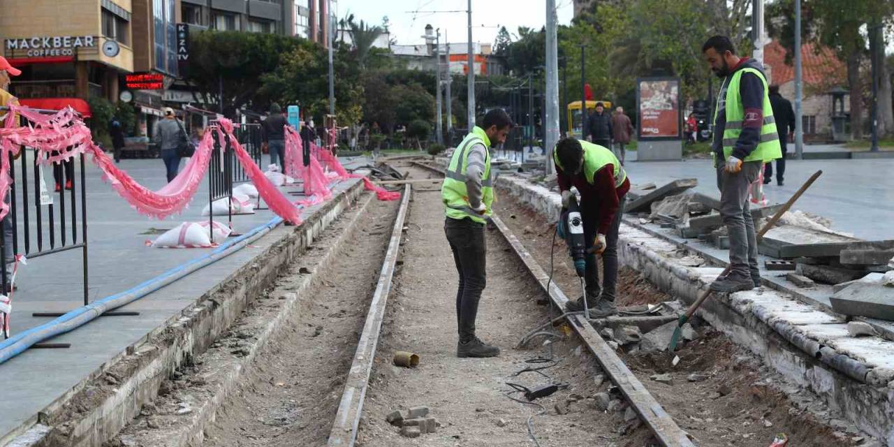 Nostalji Tramvay Hattında Hummalı Çalışma