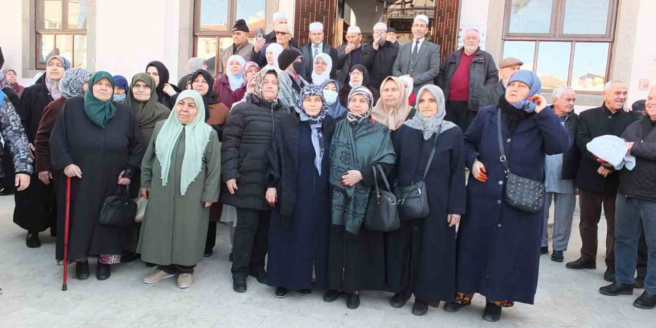 Burhaniye’de Umrecilere Coşkulu Uğurlama