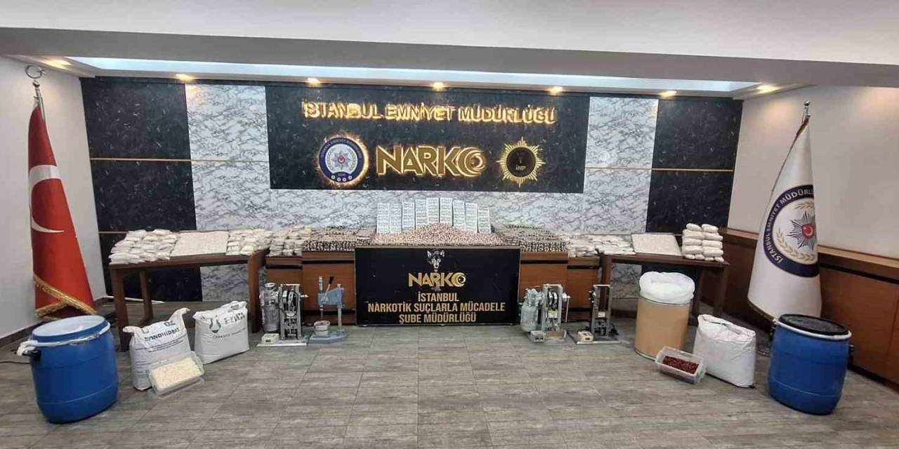 Narkogüç 46 Operasyonunda İstanbul’da Ele Geçirilen Uyuşturucular Emniyette Sergilendi
