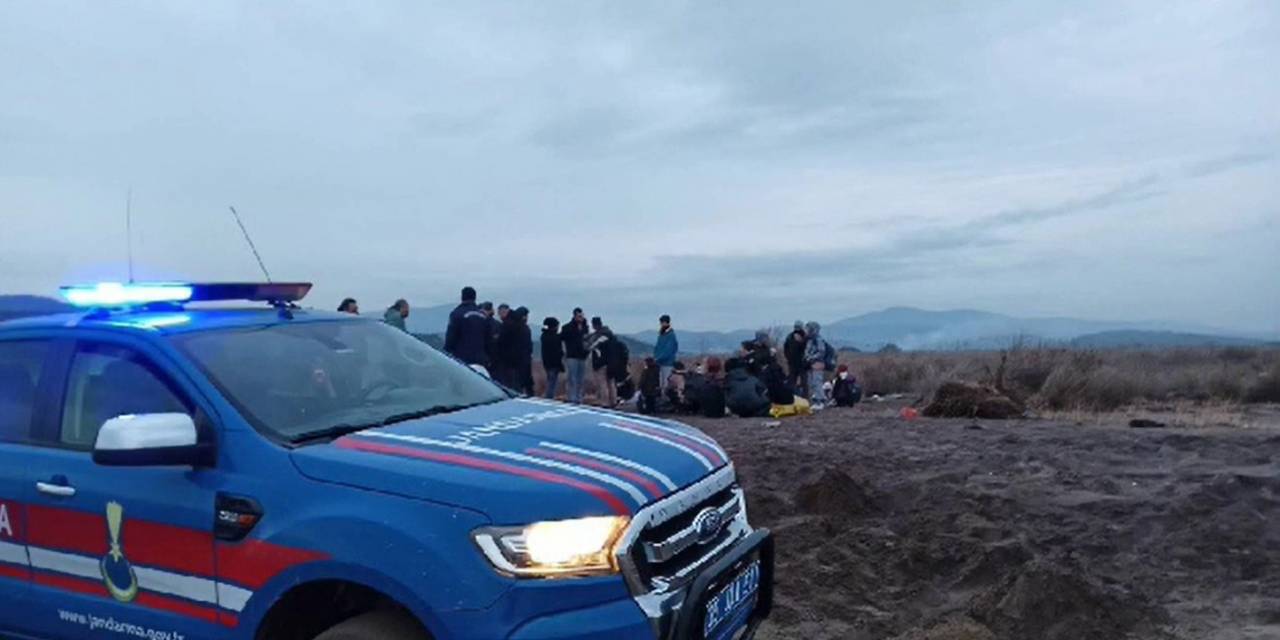 İzmir’de Bin 383 Düzensiz Göçmen Yakalandı, 25 Organizatör Tutuklandı
