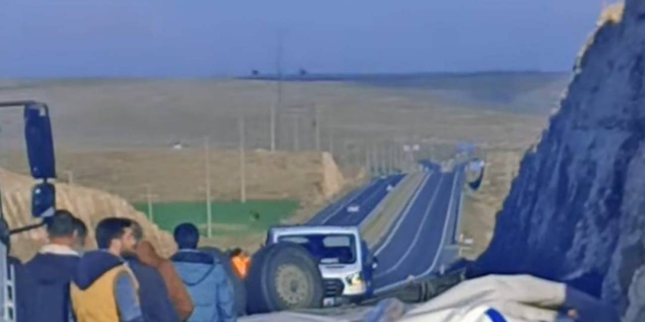 Gaziantep’te Seyir Halindeki Gıda Yüklü Tır Devrildi