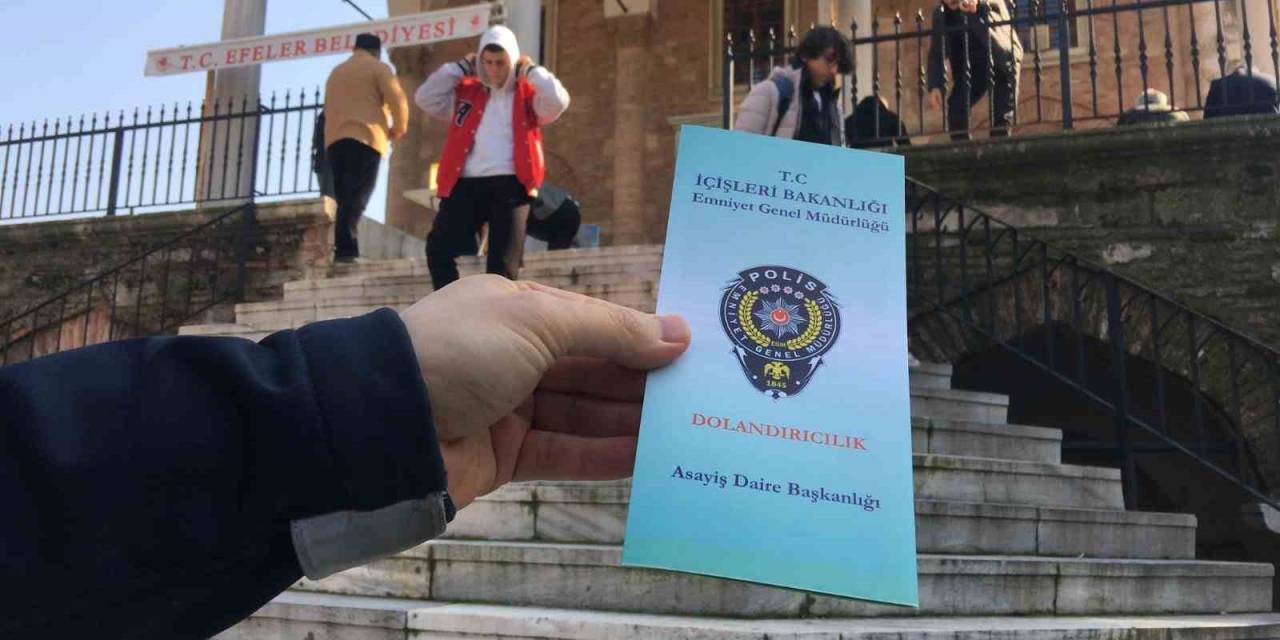 Polis, Cuma Namazı Çıkışı Vatandaşı Bilgilendirdi