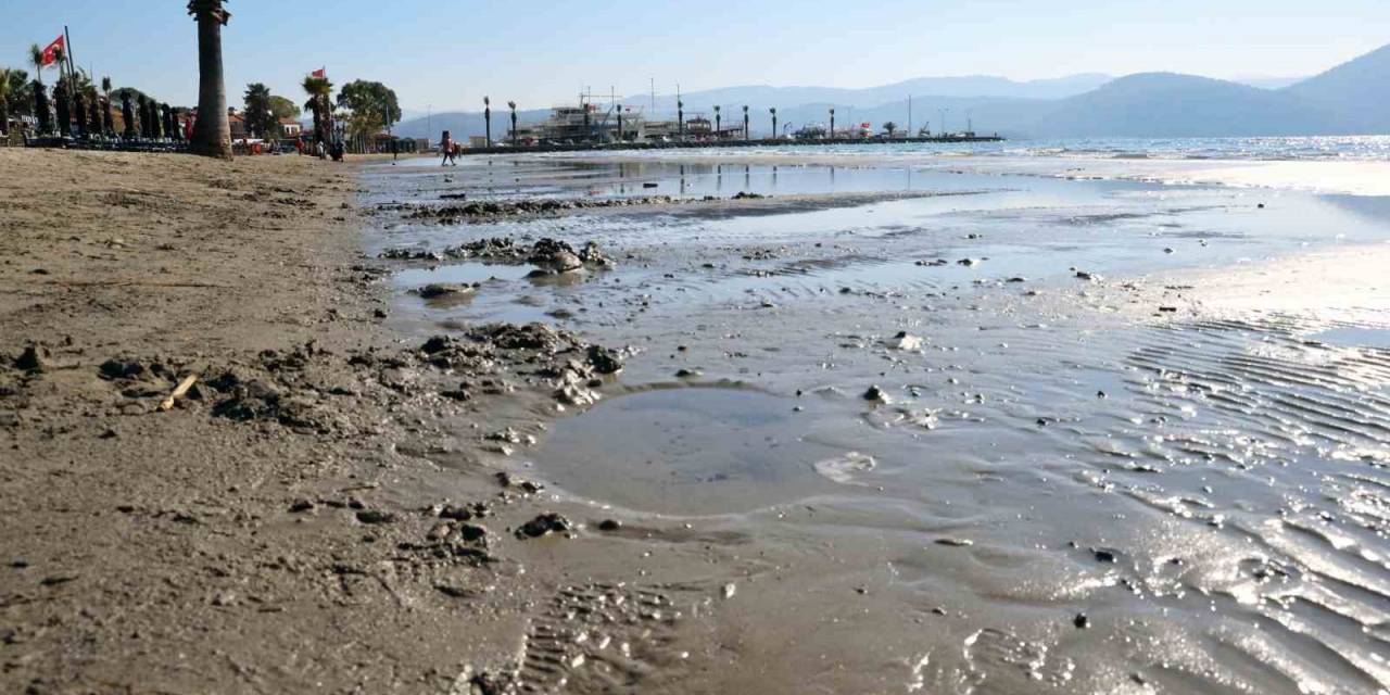 Akyaka’da Deniz Suyu 10 Metre Çekildi