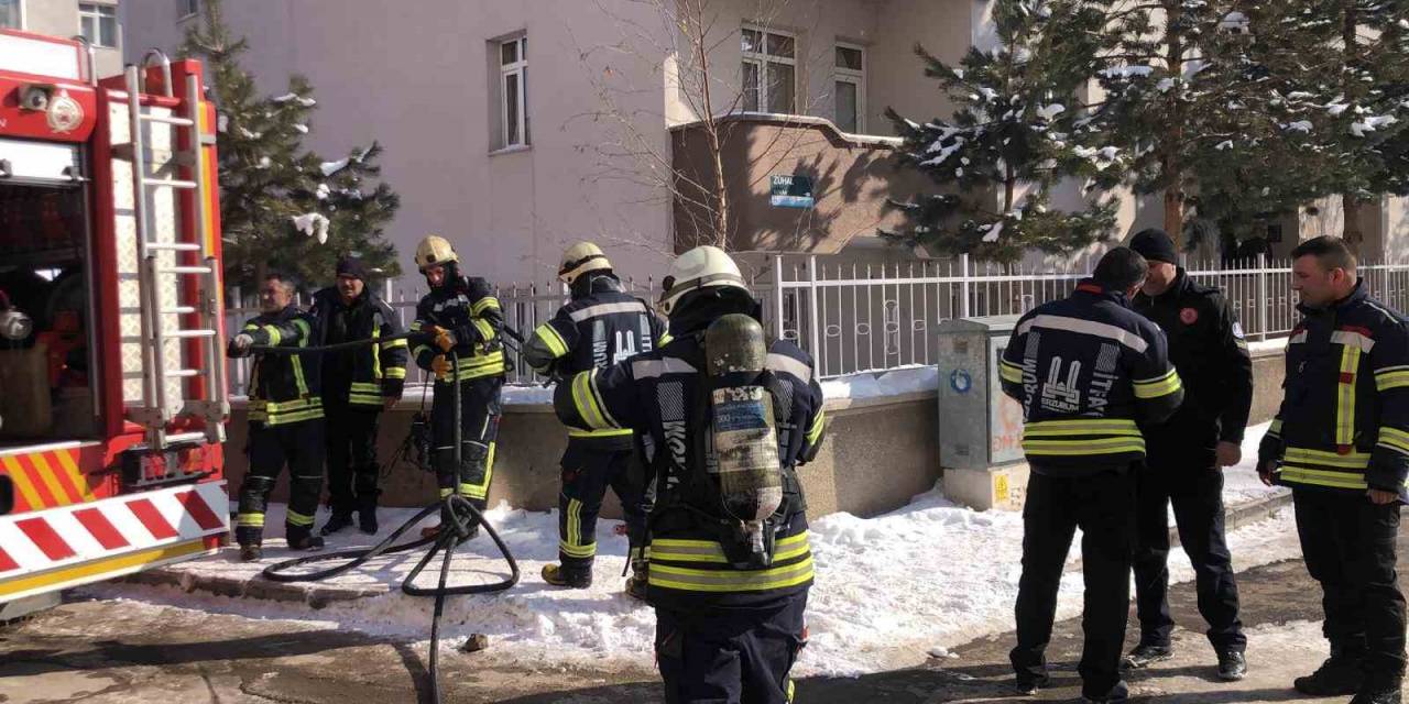 Erzurum’daki Apartman Yangını Korkuttu