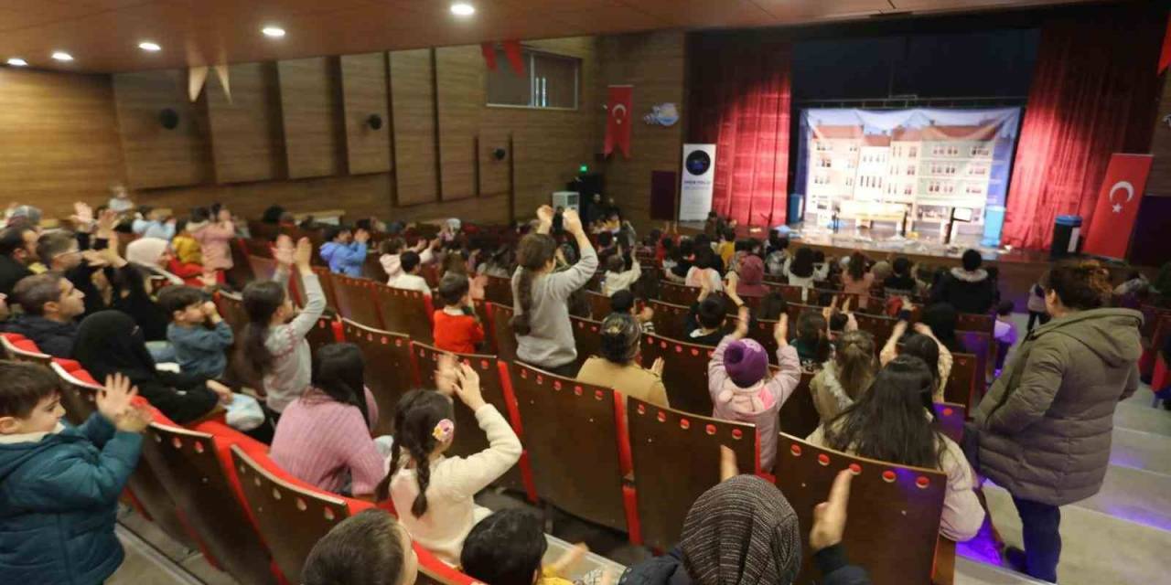 Yarı Yıl Şenliklerinde Çocuklar Gönüllerince Eğlendi