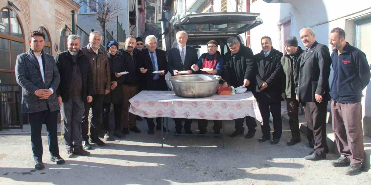 Tarihi Camide ’pilav İkramı’ Geleneği