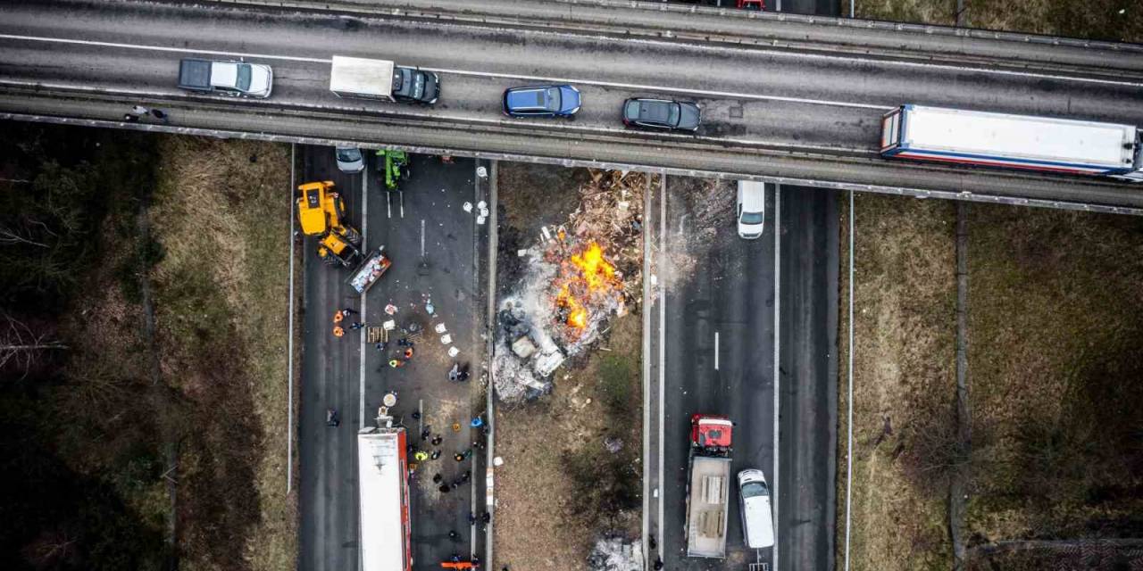 Avrupalı Çiftçiler, Belçika-hollanda Sınırını Kapattı
