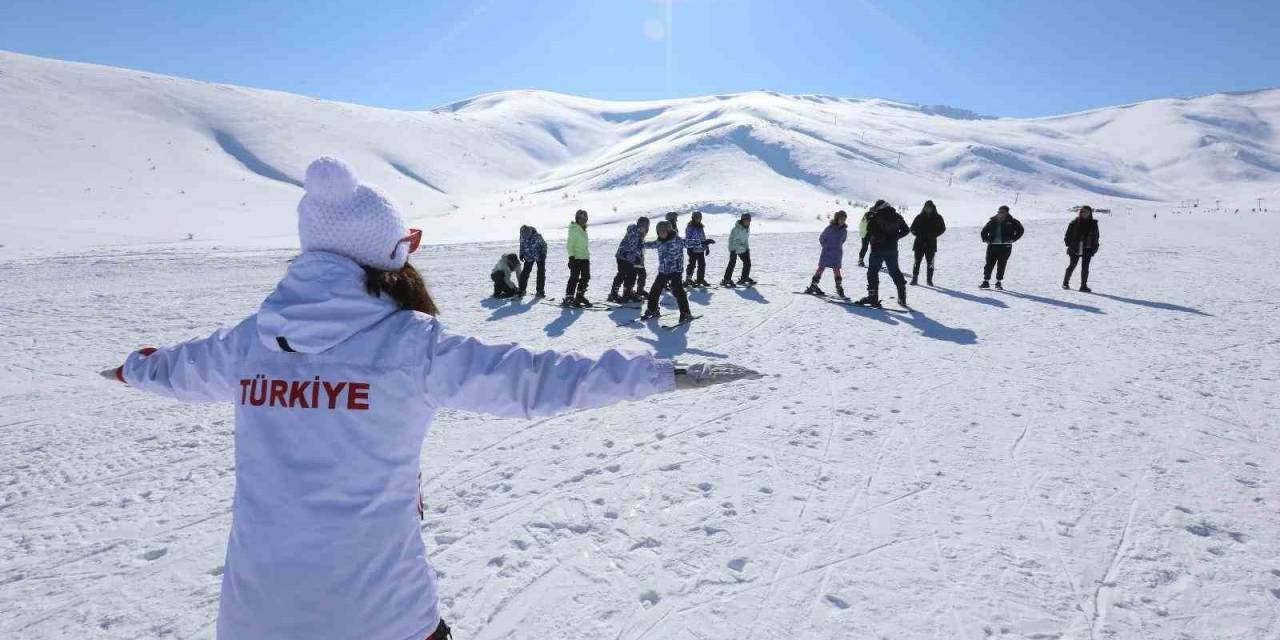 İpekyolu Belediyesinden Öğrencilere Anlamlı Jest