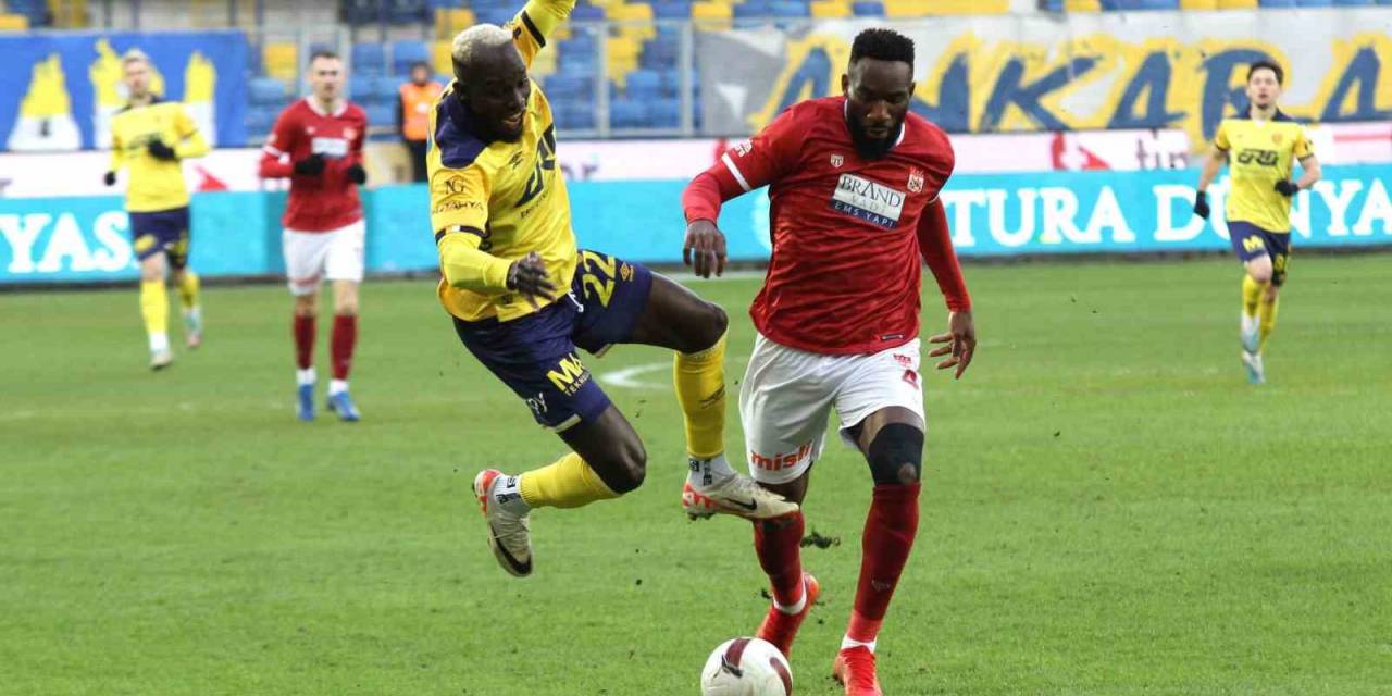 Trendyol Süper Lig: Mke Ankaragücü: 0 - Sivasspor: 0 (İlk Yarı)