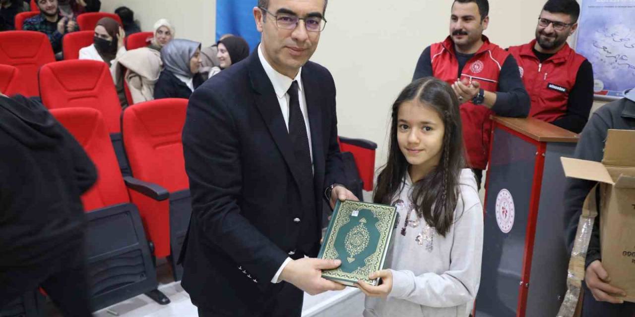 Ağrı Gençlik Merkezi, Depremde Hayatını Kaybedenler İçin Hatim Duası Yaptı