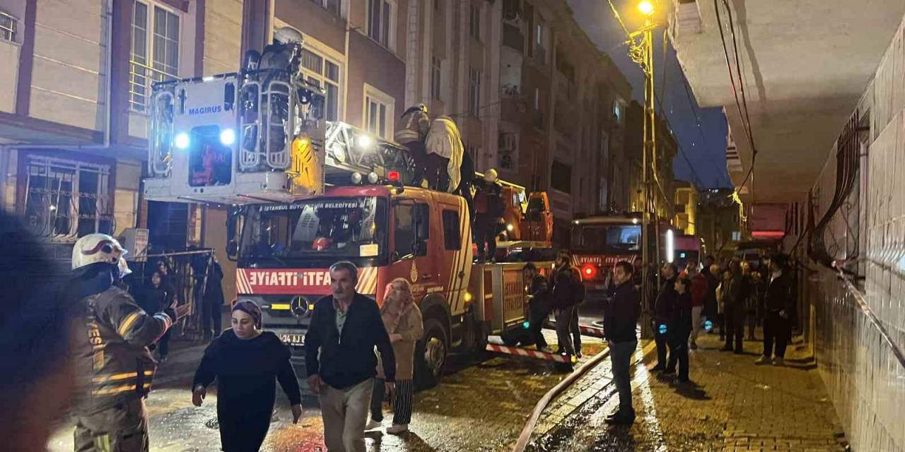 Esenyurt’ta 4 Katlı Binada Korkutan Yangın: Mahsur Kalan 12 Kişi Kurtarıldı