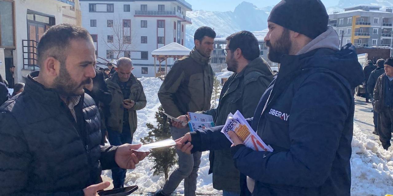 Hakkari Polisi ’siberay’ Bilgilendirme Broşürü Dağıttı