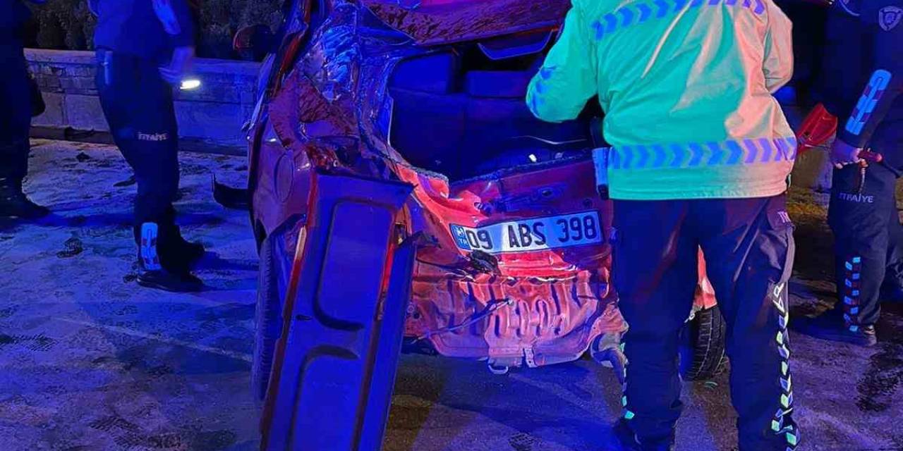 Refüje Çarpıp Takla Atan Otomobil Kağıt Gibi Ezildi