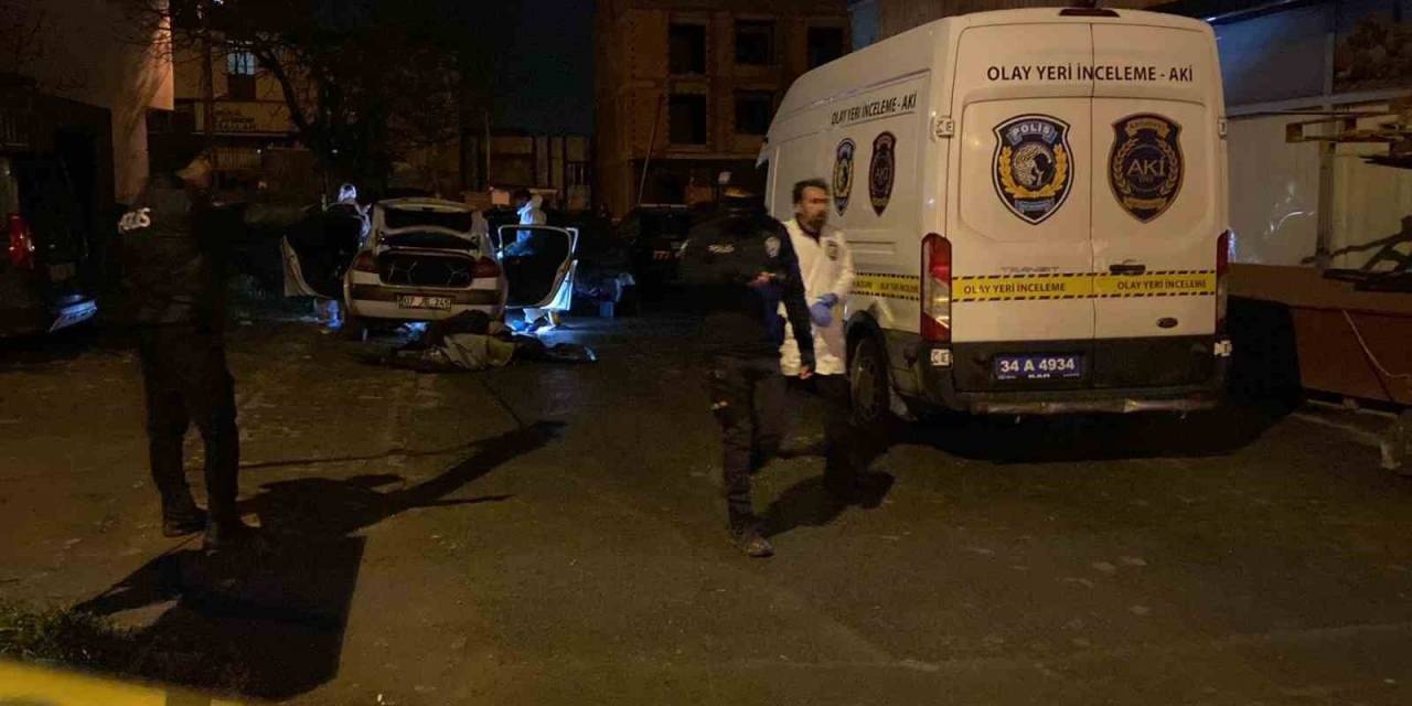 Arnavutköy’de Polisten Kaçmaya Çalışan Torbacı, Polisle Çıkan Arbedede Kendini Vurdu