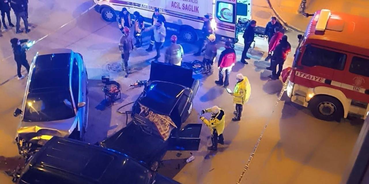 Bandırma’da Trafik Kazası Kameralara Yansıdı