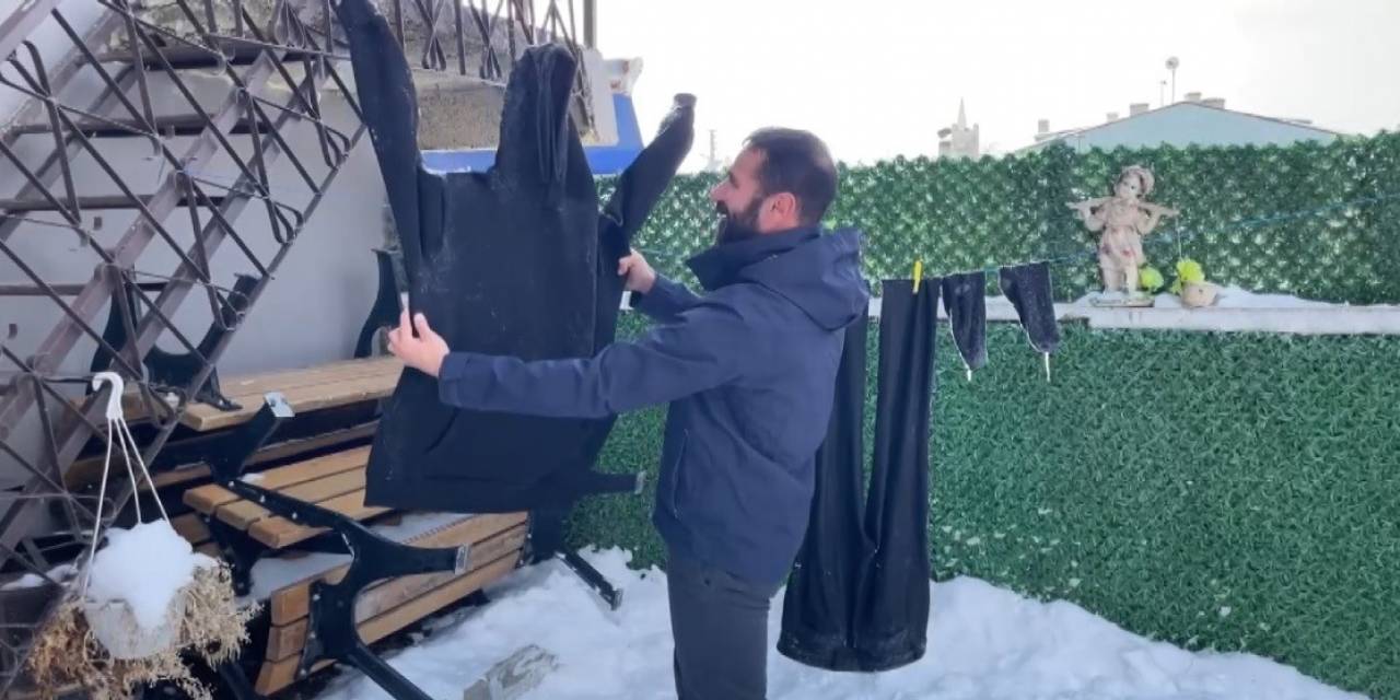 Yurdun Doğusu Dondu, Dışarı Asılan Kıyafetler Buzla Kaplandı