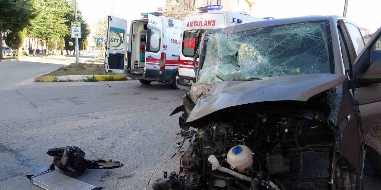 Uşak’ta Meydana Gelen Kazada 4 Kişi Yaralandı