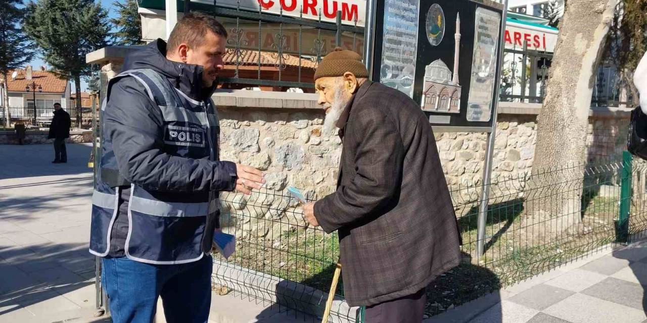 Polis Ekipleri Dolandırıcılara Karşı Vatandaşları Bilgilendirdi
