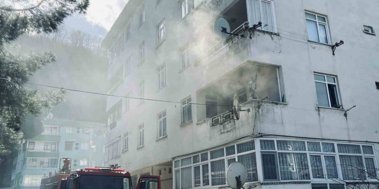 Kastamonu’da Mutfak Tüpünden Çıkan Yangında Apartman Dairesi Zarar Gördü