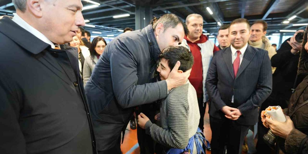 Murat Kurum, Beylikdüzü Kapalı Pazar Yeri’ni Ziyaret Etti