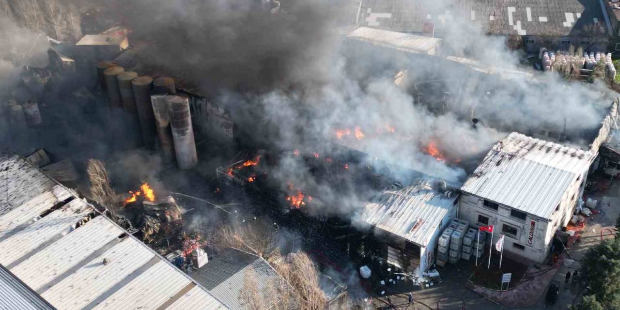 Kocaeli’de Fabrikada Çıkan Yangın Kontrol Altına Alındı